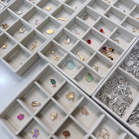 Custom charm bar necklace party lot with 25 necklaces - Picture 5 of 11